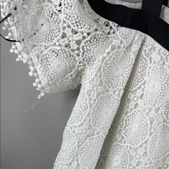 FOREVER21 Black and White Cropped Ruffled Blouse - Picture 5 of 16